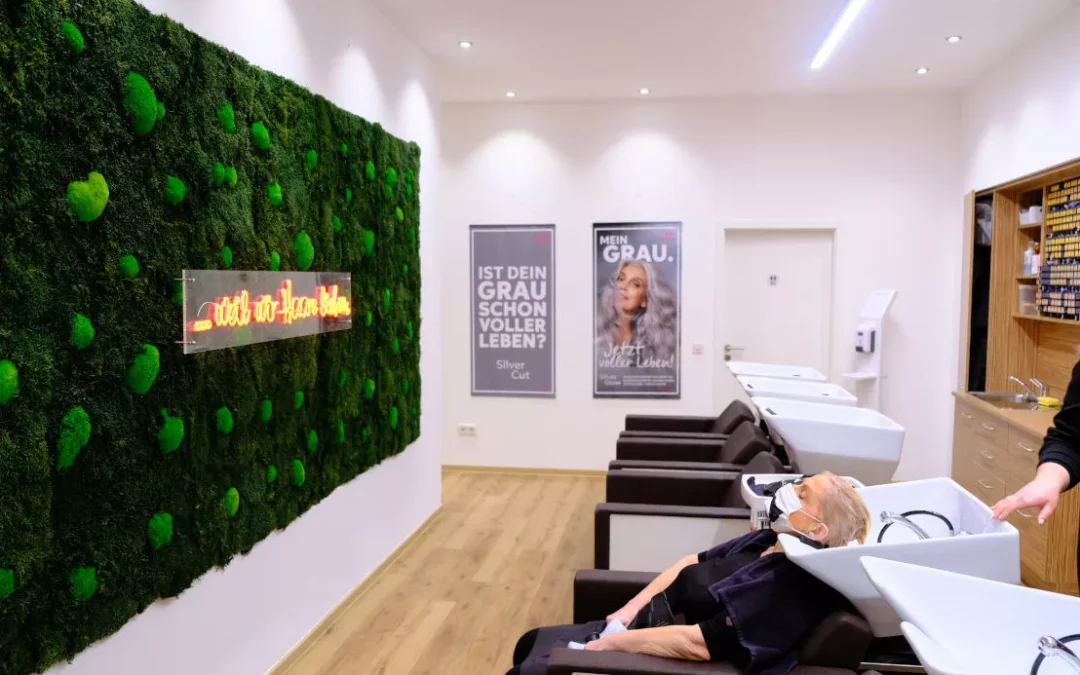 Mooswand im Friseursalon